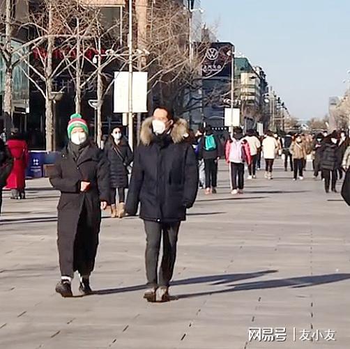  北京疫情,街上很多人都不戴口罩的,病毒传不动了