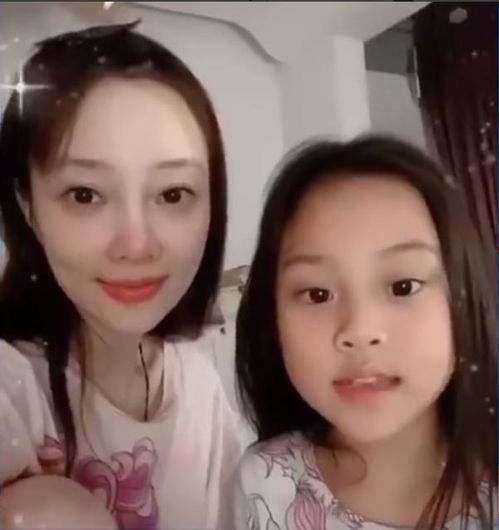  李小璐偷po手指舞视频,却因太敏感而火速删除