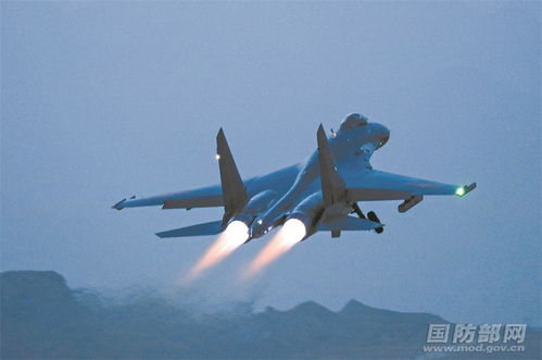  战鹰呼啸搏击长空空军航空兵某旅跨昼夜训练影像