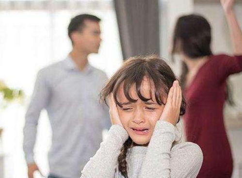  女性专用公交上出现色狼,女孩差点落入魔掌,女性公交该实行吗