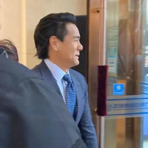  冫令冫令冫令冫令冫令,彭于晏都冻出了表情包...